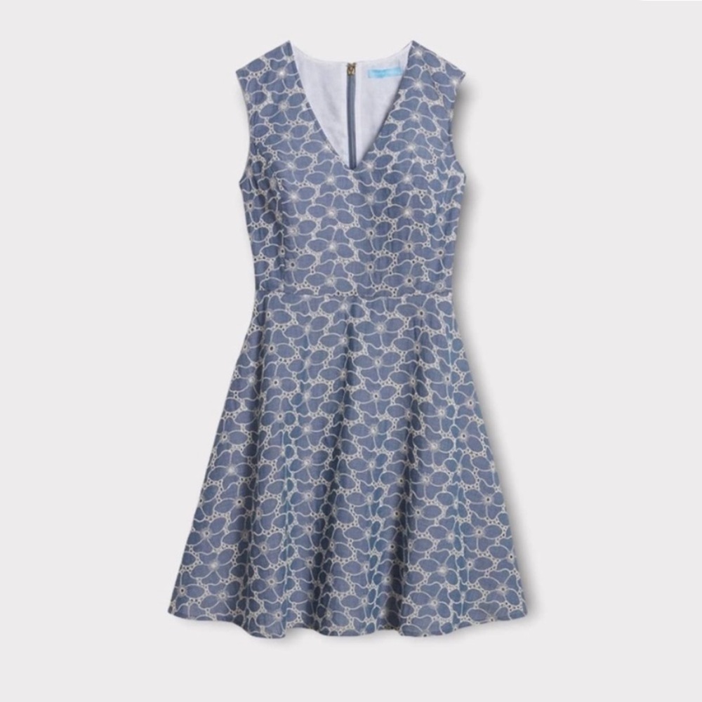 Draper James Embroidered
Chambray Sleeveless Love Circle
Dress Size 12
